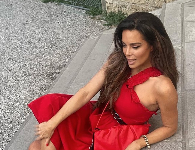 (FOTO) OVO JE STARIJA KĆERKA NIKOLINE PIŠEK Ima 27 godina i dva imena, dobila je tokom veze sa poznatim novinarom