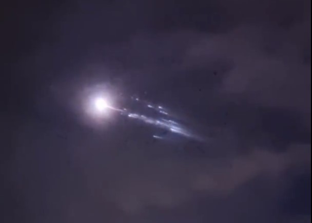 DIO VELIKE KINESKE RAKETE PAO NA ZEMLJU Ogromna krhotina pala iznad Indijskog i Tihog okeana (VIDEO)