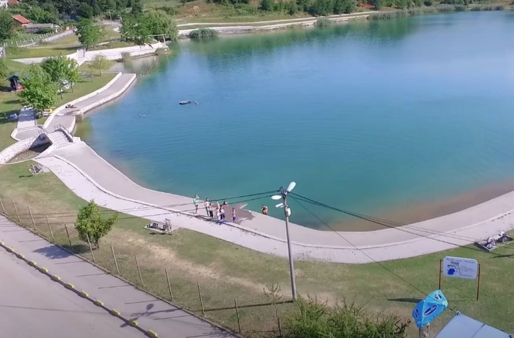 POTRAGA ZA DJEČAKOM I NJEGOVIM STRICEM OKONČANA Pronađena tijela utopljenih na jezeru kod Živinica