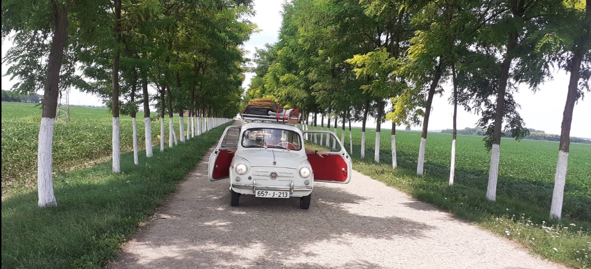 TUZLANSKI AVANTURISTI UPOZNALI RAVNICU Fićom iz 1961. krenuli kroz Vojvodinu