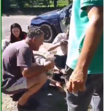 INCIDENT KOD ČEREVIĆA Vozač Alfe udario muškarca i ženu na električnom motociklu (VIDEO)