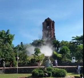 SNAŽAN ZEMLJOTRES POGODIO FILIPINE Pojavili se jezivi snimci: Ruši se zvonik, ljudi bježe, svuda ruševine i krš