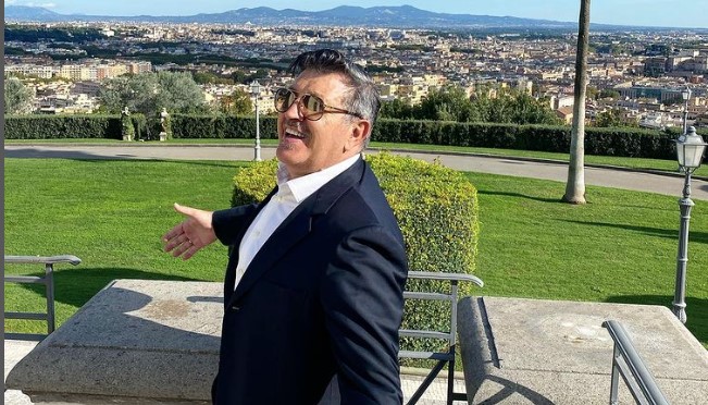 KRALJEVI DOBROG PROVODA Šerif Konjević proslijedio mikrofon Velidu Handžiću