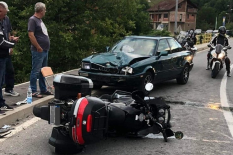 SAOBRAĆAJNA NESREĆA KOD ZVORNIKA Motociklista teško povrijeđen u sudaru sa audijem