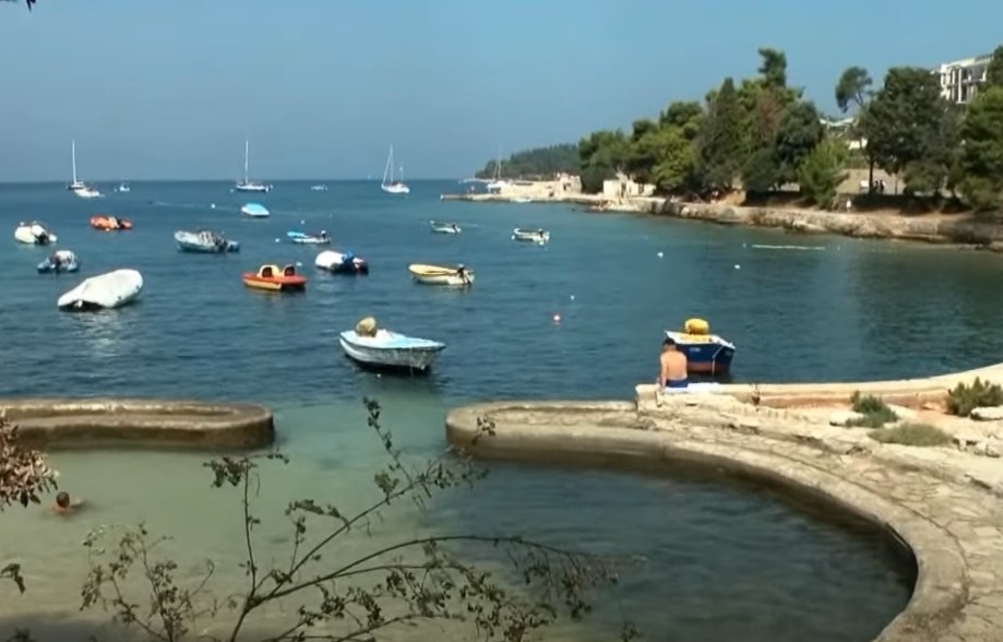 SNIMALI GOLU DJECU NA PLAŽI Dvojica Nijemaca privedena u Rovinju zbog sumnjivog ponašanja