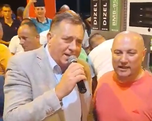 SVEČANO OTVARANJE PUMPE NA MANJAČI UZ DODIKA I 7 SVEŠTENIKA Proslavu obilježio jedan momenat - član Predsjedništva BiH u centru pažnje (FOTO)