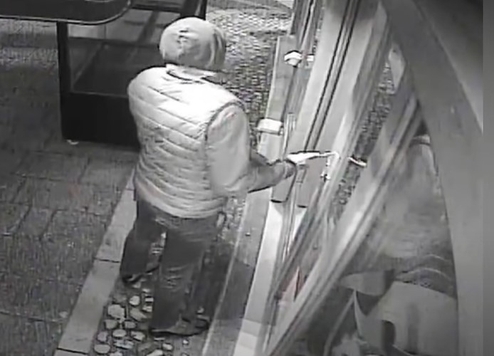 BANJALUČKI KAFIĆI NA METI RAZBOJNIKA Za dvije sedmice opljačkano sedam kafića na skoro isti način
