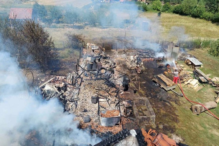 VATRENA STIHIJA PROGUTALA KOMŠIJINU KUĆU Požar na pomoćnom objektu zapalio kuću kod Gradiške