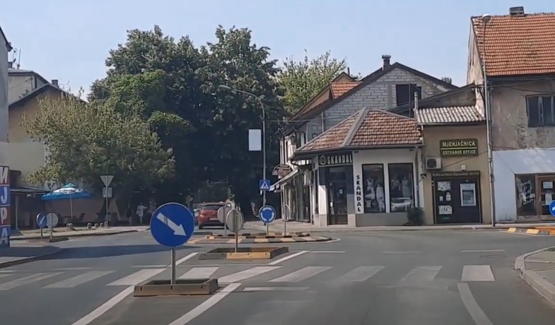 EKSPERIMENT ZA RJEŠENJE SAOBRAĆAJNICE U BANJALUČKOM NASELJU URODIO PLODOM Kružni tok na Obilićevu postaje trajno rješenje