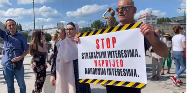 VELIKI PROTESTI U SARAJEVU Građani traže da vlast reaguje na krizu