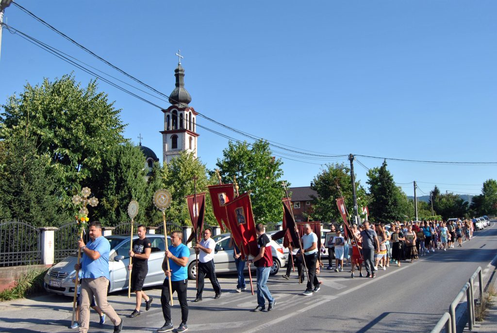 U ZVORNIKU MOLITVENO PROSLAVLJEN SVETI SISOJE Litija od pet kilometara prošla kroz Čelopek (FOTO)