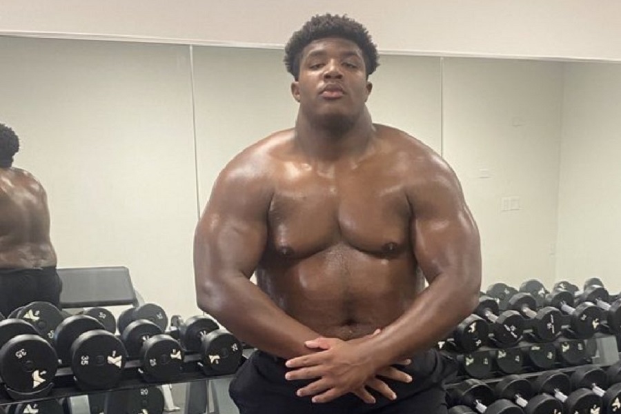 "MALIŠA" SA 14 GODINA KUCA NA VRATA NFL-a Tajler Parker zbog impozantne građe dobio nadimak "Mali Hulk" (FOTO/VIDEO)