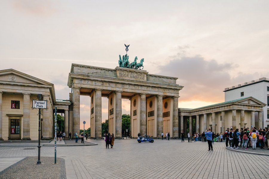 PLATIĆE STRAŠNU CIJENU ZBOG ODNOSA PREMA MOSKVI I PEKINGU Brutalne riječi istoričara: Berlin žrtvovao svoje vitalne interese u korist zapadne strategije