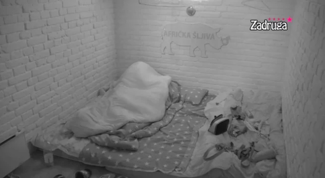IPAK NISU IZDRŽALI Sandra i Anđelo završili ispod pokrivača! Vrelo u izolaciji (VIDEO)