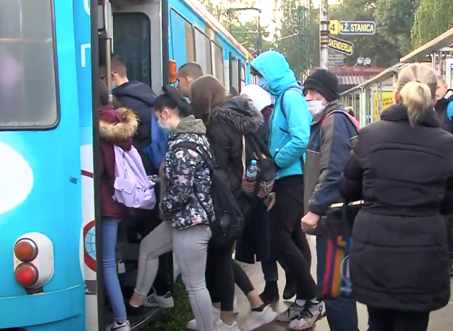 DOK U BANJALUCI SKAČU CIJENE, U SARAJEVU POJEFTINJUJU Od 1. augusta pojedinačne karte za javni prevoz iznosiće 1,40 KM