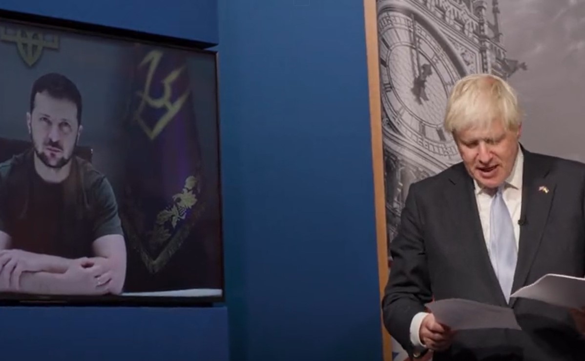 BORIS DŽONSON ZELENSKOM URUČIO NAGRADU "VINSTON ČERČIL" Priznanje ukrajinskom predsjedniku dodijeljeno virtuelno (VIDEO)