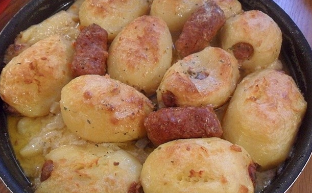 PRIJEDLOG ZA DANAŠNJI RUČAK: Ćevapi u krompiru!