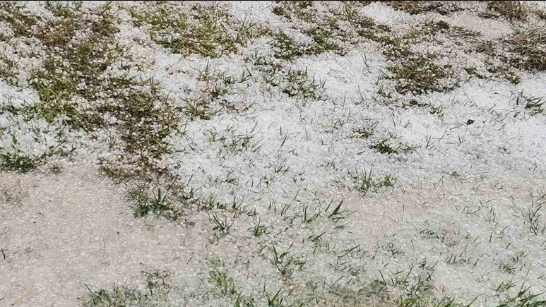 SNAŽNO NEVRIJEME POGODILO GRAČANICU Grad tukao duže od pola sata, ulice obijelile