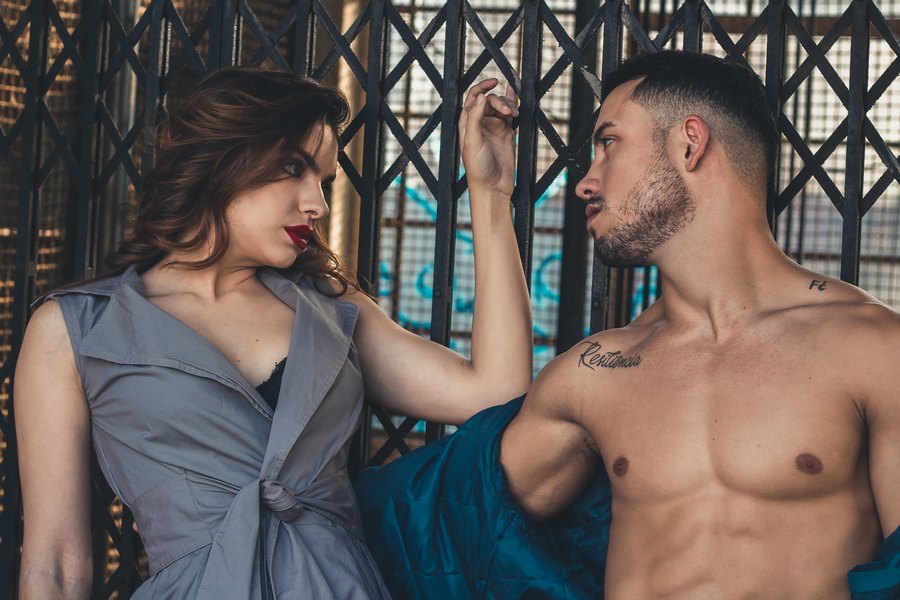 LJUBAV NA PRVI POGLED 5 znakova da se nekome jako sviđate, već pri upoznavanju