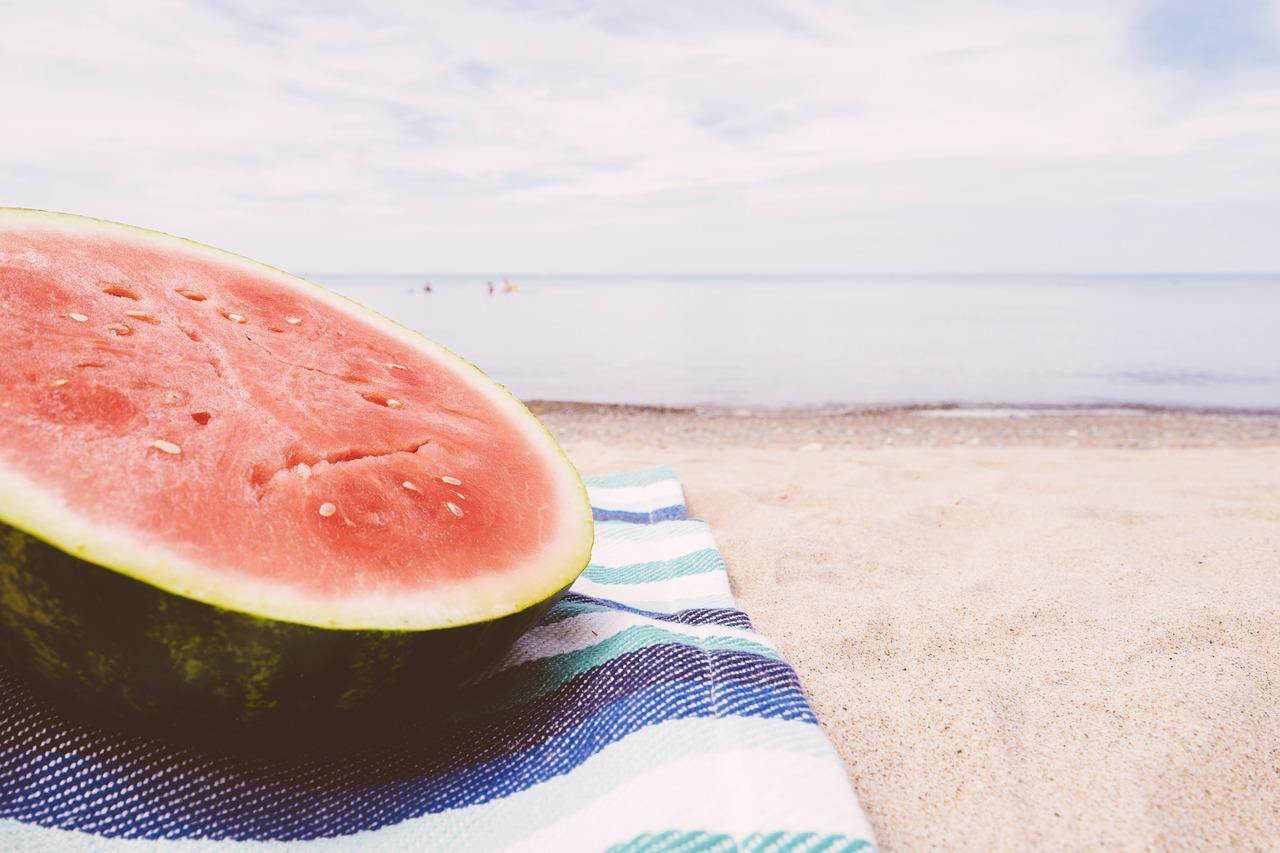 HRANA KOJA IZAZIVA DEHIDRACIJU Ove namirnice nemojte jesti na plaži
