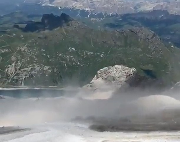 ODLOMIO SE ALPSKI GLEČER Najmanje 4 osobe poginule, potraga helikopterima u toku (VIDEO)