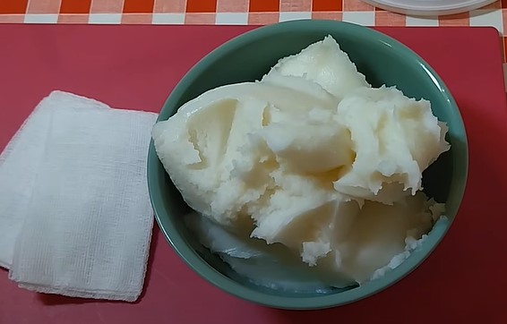 MALE TAJNE NAŠIH BAKI ZLATA VRIJEDE Svinjska mast njeguje kožu i kosu bolje od bilo koje kreme