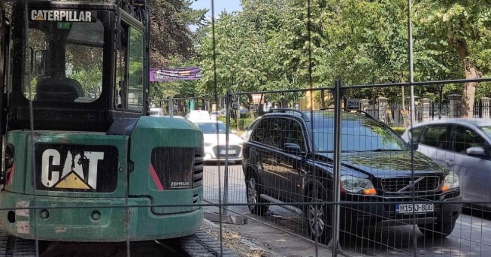 OTEŽAO NASTAVAK RADOVA Vukanović džipom blokirao bagere u centru Banjaluke