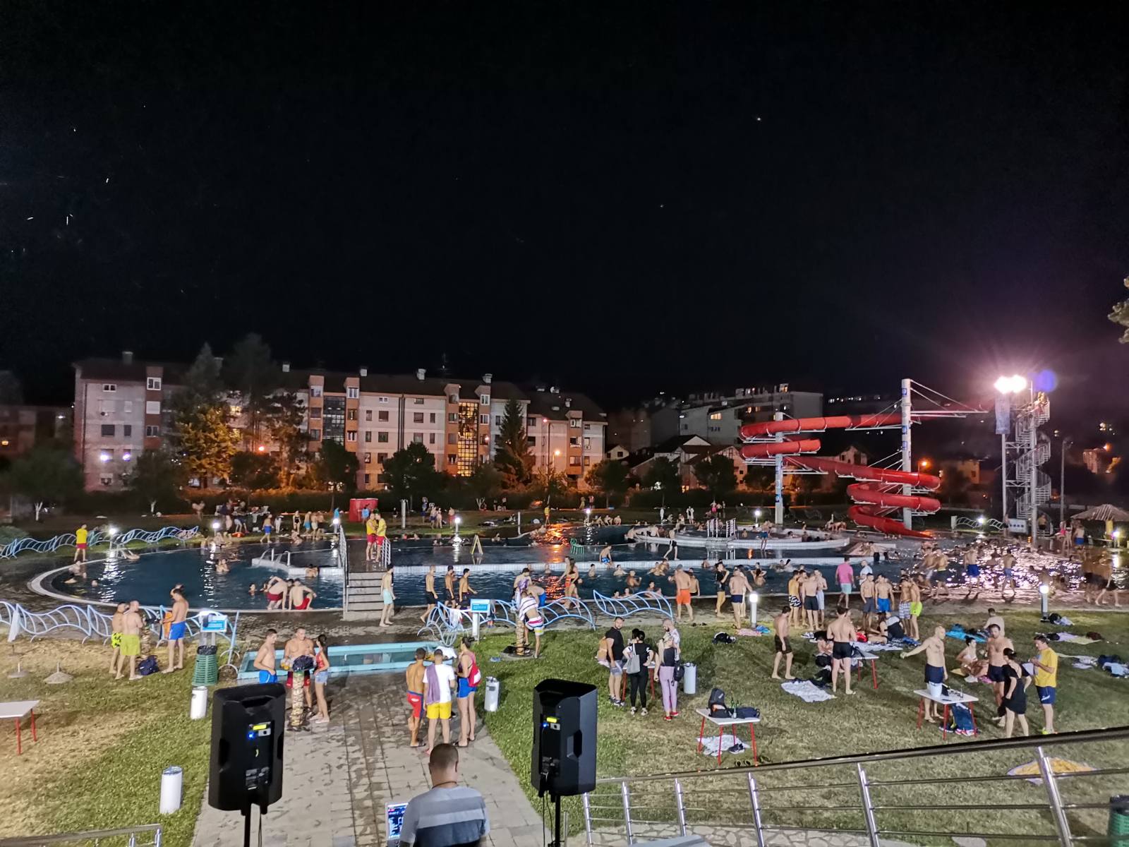 SVI NA "AKVANU" Četvrtak rezervisan za noćnu žurku u bazenu