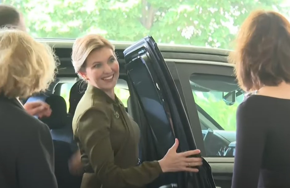 PRVA DAMA UKRAJINE SE SUTRA OBRAĆA KONGRESU SAD-a Olena Zelenska stigla u Vašington (VIDEO)