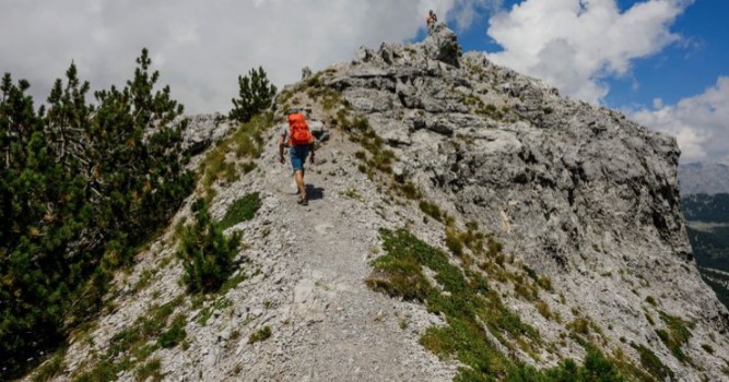 SRPSKI TURISTA PREMINUO OD SRČANOG UDARA Nekoliko njih zaglavljeno na planini u Albaniji