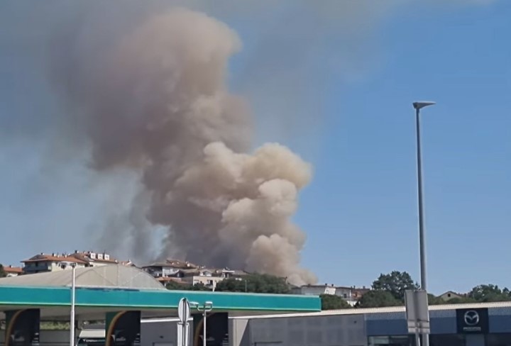 VATRENA STIHIJA GUTA PRIMORSKI GRAD Veliki požar u Puli, sve snage na terenu