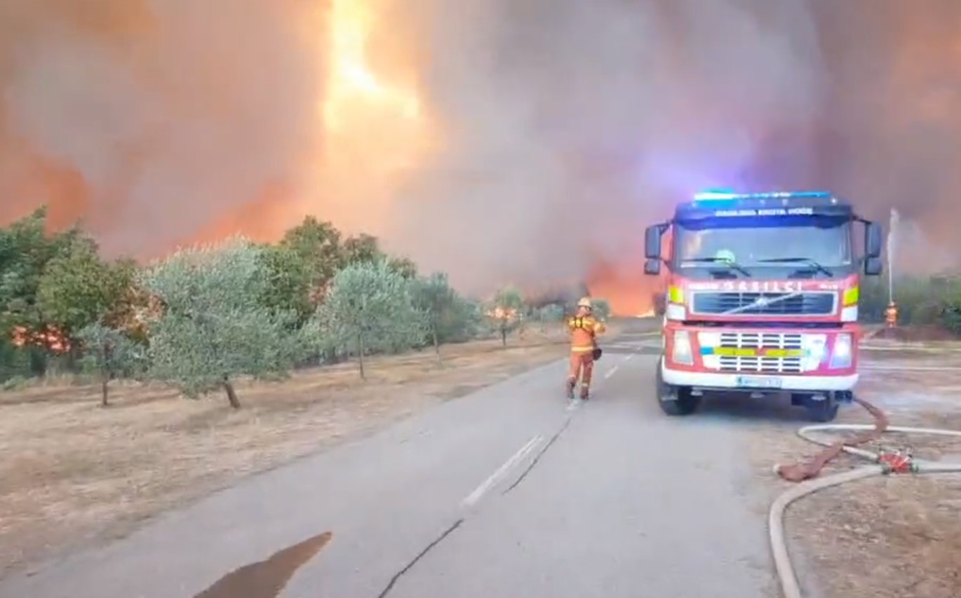 APOKALIPTIČNE SCENE IZ SLOVENIJE - VATRENA STIHIJA UZIMA DANAK Na terenu hiljade vatrogasaca, pojedini hospitalizovani, upućena čak i pomoć iz Austrije (VIDEO)