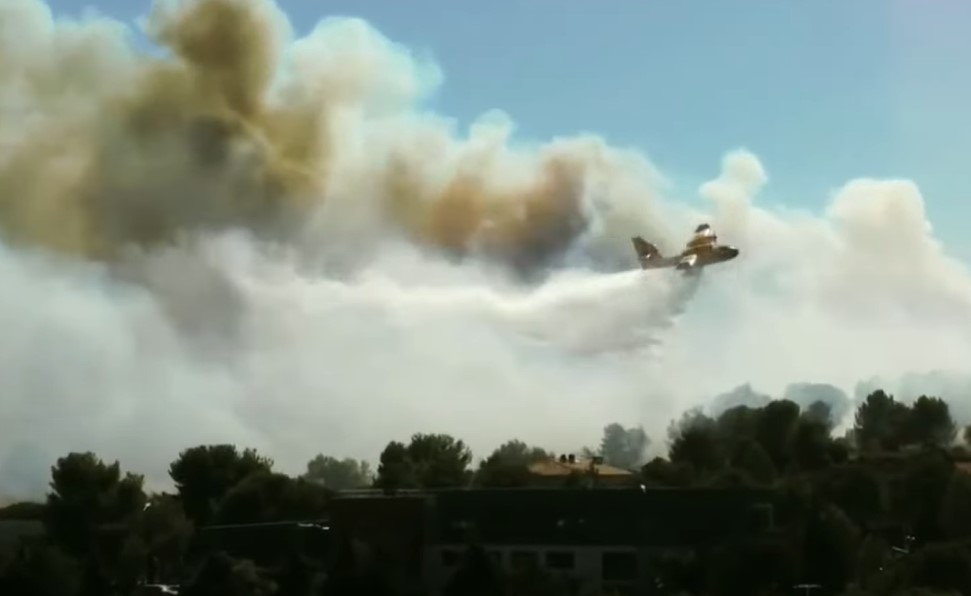 VATRA "PROGUTALA" 600 HEKTARA ZELENIH POVRŠINA Stravičan požar u Francuskoj - angažovano preko 700 vatrogasaca (VIDEO)