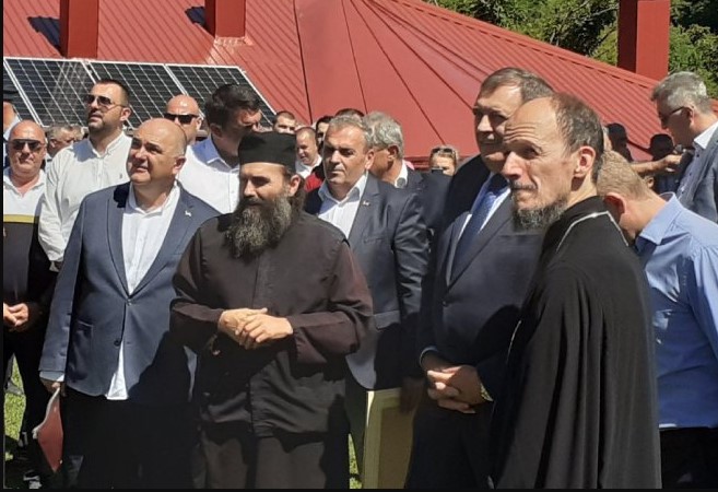 DODIK U SELU PRIDVORICA Manastiru poklonio zvono i prisustvovao osveštanju (FOTO)