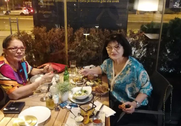 TRI SATA PROVELE U KAFANI Nada Obrić i Šemsa Suljaković uživale u druženju, prisjetile se lijepih uspomena