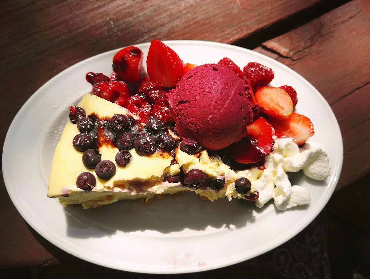 FANTAZIJA OKUSA Sladoled torta sa kupinama osvježiće vaš dan