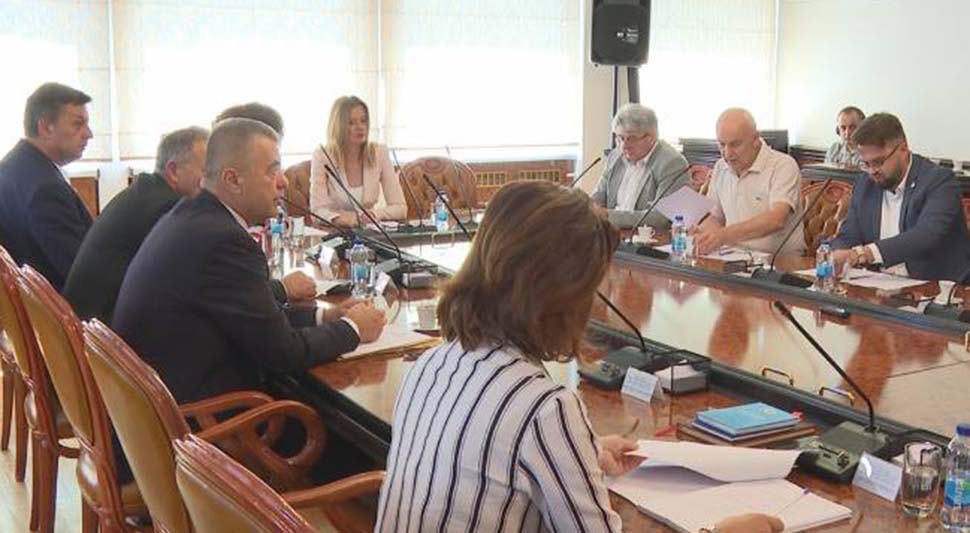 NIJE POSTIGNUTA SAGLASNOST Zakone o zaštiti ćirilice i osnovnom obrazovanju preispitaće Ustavni sud