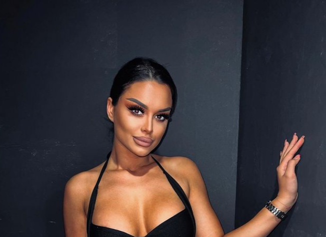 KAKVA MUŠKARČINA, DAME OSTALE BEZ TEKSTA Tijana Milentijević napokon pokazala brata, sada je jasno zašto ga je tako dugo skrivala od javnosti (FOTO)