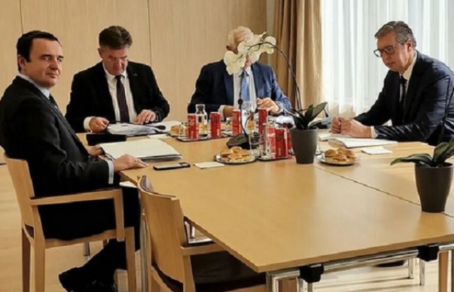 "OČEKUJEMO NAPREDAK" Delegacija EU pozvala Beograd i Prištinu da normalizuju odnose