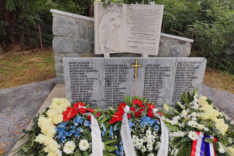 MUČKI UBIJENI NEVINI MALIŠANI DOBILI SPOMEN OBILJEŽJE Služena molitiva i otkriven spomenik stradaloj djeci Potkozarja