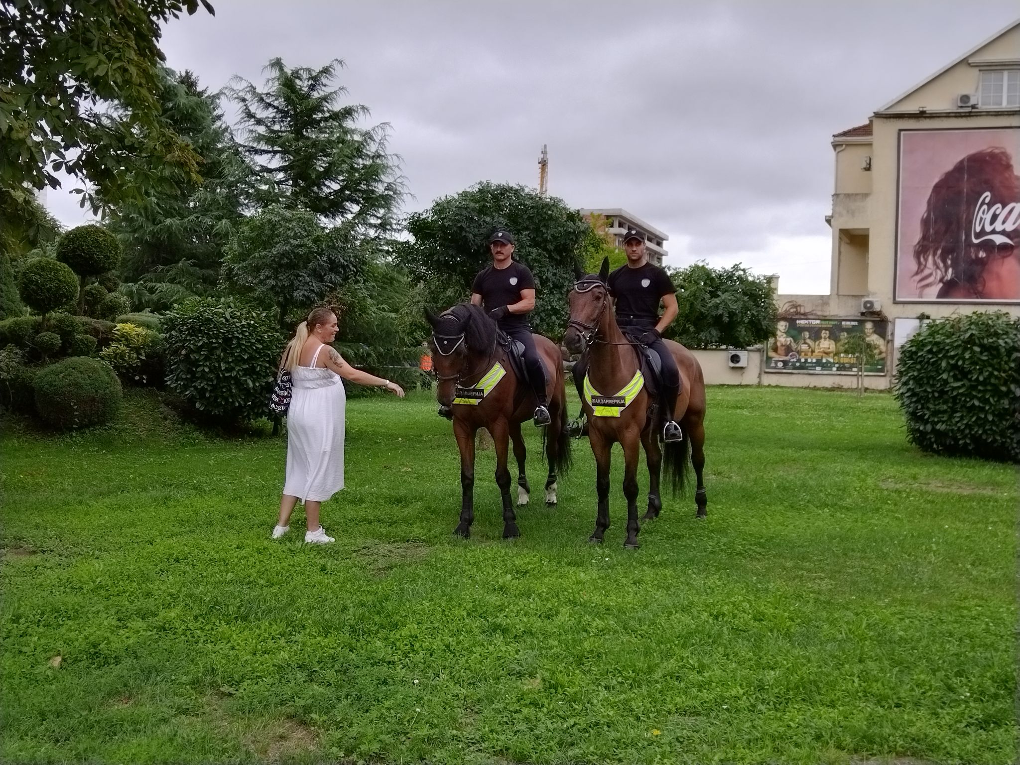 ŽANDARMERIJA ODUŠEVILA BANJALUČANE Konji patrolirali centrom grada, prolaznici zadivljeni prizorom