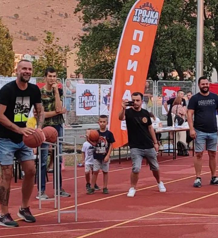 AKCIJU PODRŽAO I SVJETSKI ŠAMPION Održan humanitarni turnir "Trojka iz bloka" u Trebinju (FOTO)