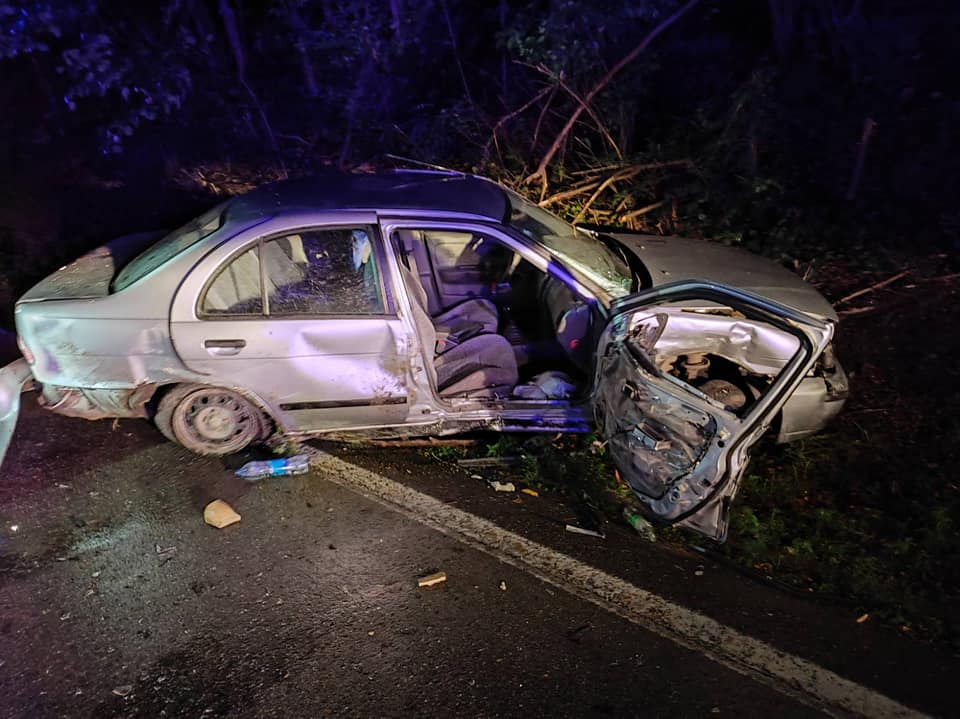 VATROGASCI SJEKLI AUTA Povrijeđene tri osobe u Karanovcu: Sudarila se dva vozila, pa na njih naletio treći automobil (FOTO)