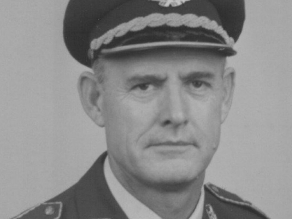 BRANIO SRPSKO NEBO OD NATO AVIJACIJE Posljednji pozdrav generalu Branku Bilbiji