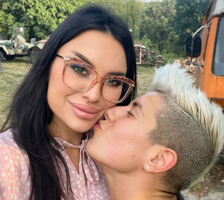 MATORA UŽIVA U ZAGRLJAJU VOLJENE ŽENE Jovana objavila fotografiju sa atraktivnom crnkom, pa poslala žestoku poruku (FOTO)