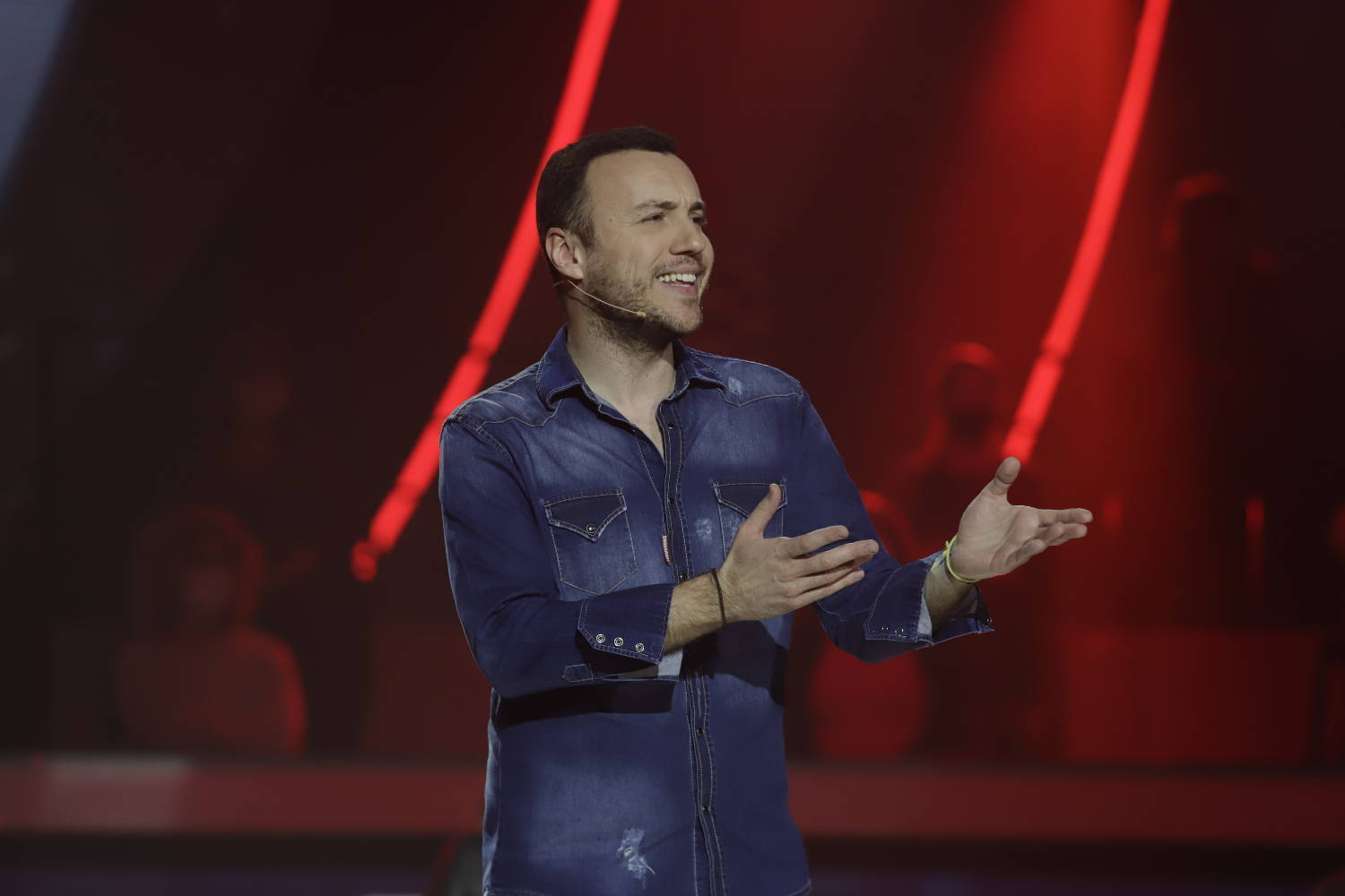 BANE MOJIĆEVIĆ PRIZNAO DA JE ZALJUBLJEN Pjevač uživa u ljubavi, otkrio kada staje na ludi kamen