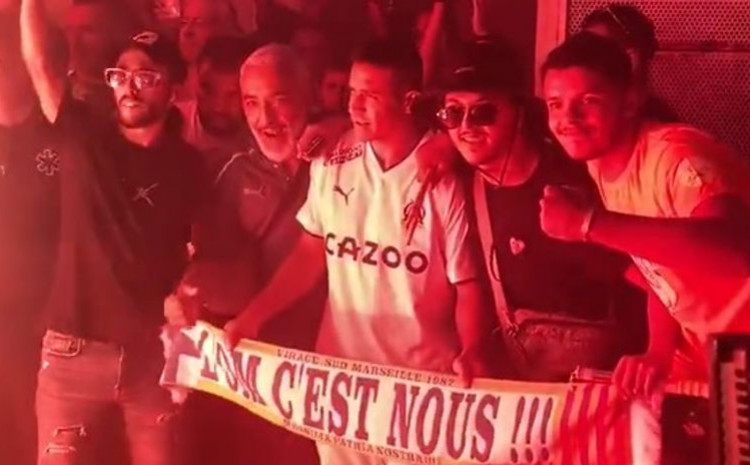 NAVIJAČI PRIPREMILI SPEKTAKULARAN DOČEK Nezapamćena ludnica u Marseju zbog dolaska Aleksisa Sančeza (VIDEO)