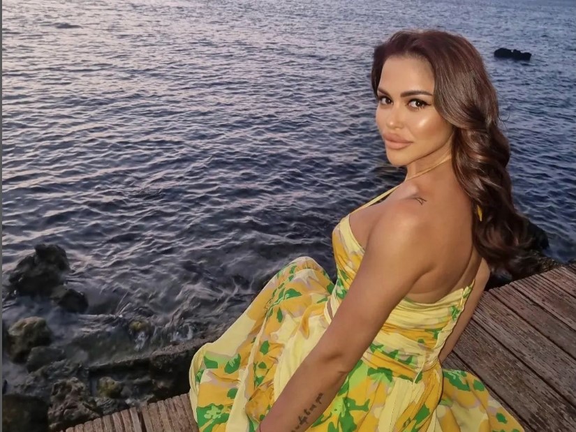 ALEKSANDRA MLADENOVIĆ NA RODOSU Opuštanje u izazovnom izdanju i kupaćem na trakice (FOTO)