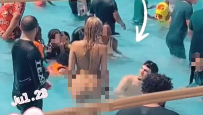 VI PROSUDITE SAMI Zgrožena majka snimila ženu u minijaturnom kupaćem kostimu i upitala: "Da li je ovo prikladno za porodični vodeni park?!" (VIDEO)