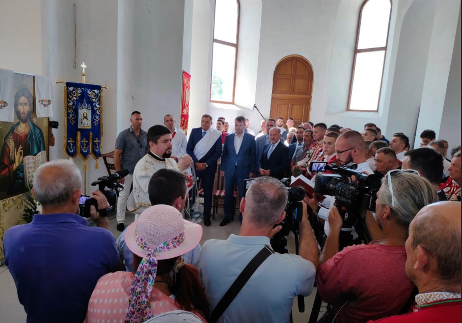MILORAD DODIK KUM SLAVE Liturgijom obilježena Blaga Marija u fruškogorskom naselju